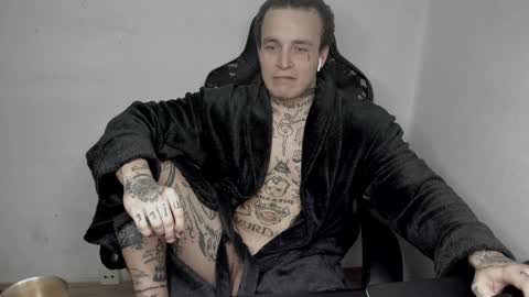 Snapshot of _layne chatting on December 13, 1:55 pm Layne online show from December 13, 1:55 pm