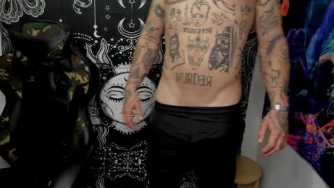 Snapshot of _layne chatting on December 18, 10:02 pm Layne online show from December 18, 10:02 pm