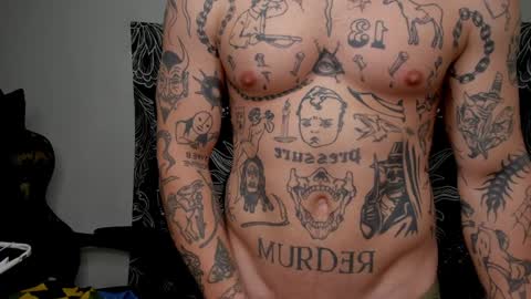 Snapshot of _layne chatting on December 26, 11:57 pm Layne online show from December 26, 11:57 pm