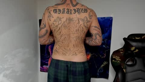 Snapshot of _layne chatting on January 10, 12:49 am Layne online show from January 10, 12:49 am