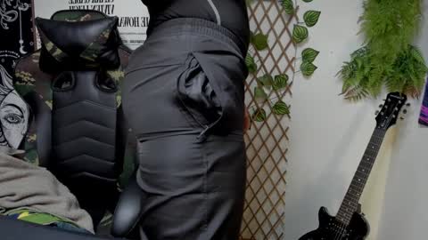 Snapshot of _layne chatting on January 27, 10:38 pm Layne online show from January 27, 10:38 pm