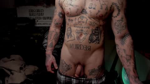 Snapshot of _layne chatting on February 1, 12:07 am Layne online show from February 1, 12:07 am