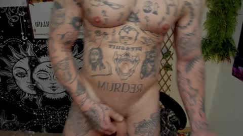 Snapshot of _layne chatting on February 3, 9:41 am Layne online show from February 3, 9:41 am