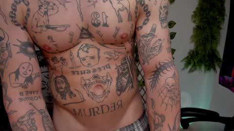 Snapshot of _layne chatting on February 6, 3:37 am Layne online show from February 6, 3:37 am