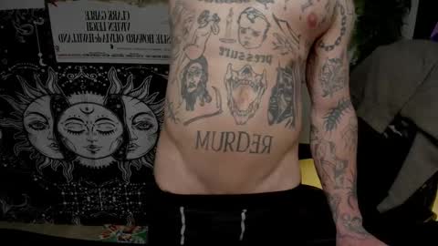 Snapshot of _layne chatting on February 20, 6:28 am Layne online show from February 20, 6:28 am