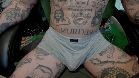 Snapshot of _layne chatting on February 21, 4:51 am Layne online show from February 21, 4:51 am