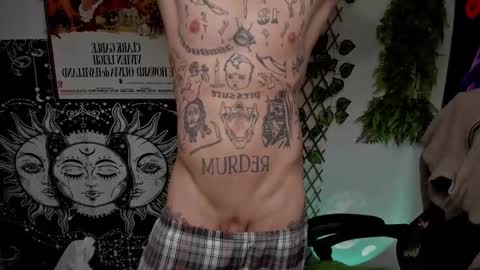 Snapshot of _layne chatting on February 24, 12:05 pm Layne online show from February 24, 12:05 pm