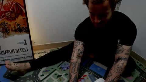 Snapshot of _layne chatting on October 6, 8:45 am Layne online show from October 6, 8:45 am