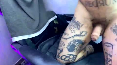 Snapshot of _layne chatting on October 13, 7:52 am Layne online show from October 13, 7:52 am