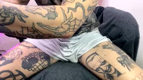 Snapshot of _layne chatting on October 22, 2:50 pm Layne online show from October 22, 2:50 pm