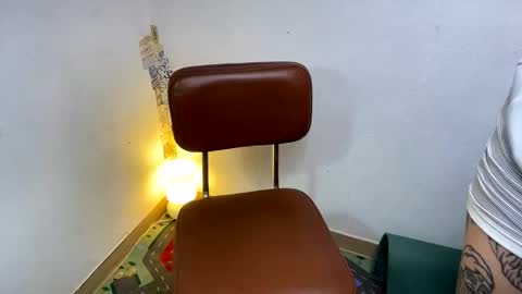 Snapshot of _layne chatting on November 4, 8:13 am Layne online show from November 4, 8:13 am