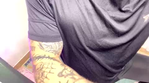 Snapshot of _layne chatting on November 5, 9:31 am Layne online show from November 5, 9:31 am