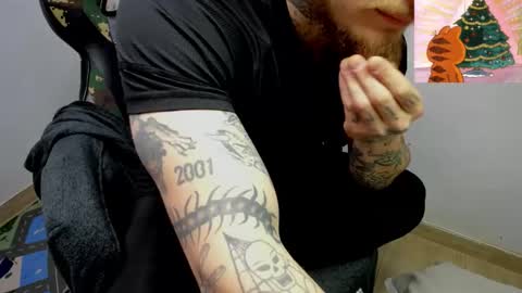 Snapshot of _layne chatting on December 5, 6:22 am Layne online show from December 5, 6:22 am