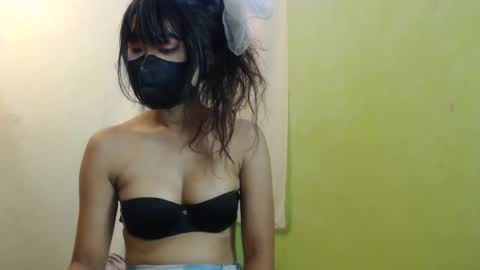 Snapshot of _lilies_gigi_ chatting on February 19, 9:47 pm _lilies_gigi_ online show from February 19, 9:47 pm