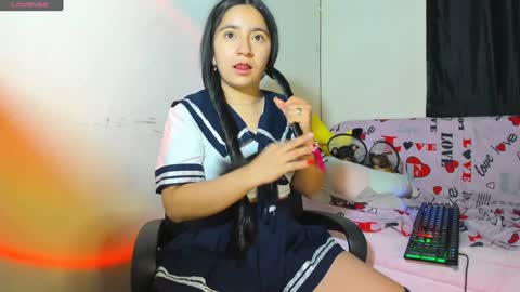 Snapshot of _litle_mily_ chatting on December 7, 1:47 am Mily online show from December 7, 1:47 am