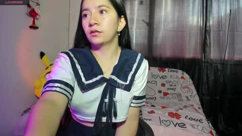 Snapshot of _litle_mily_ chatting on December 20, 9:50 pm Mily online show from December 20, 9:50 pm