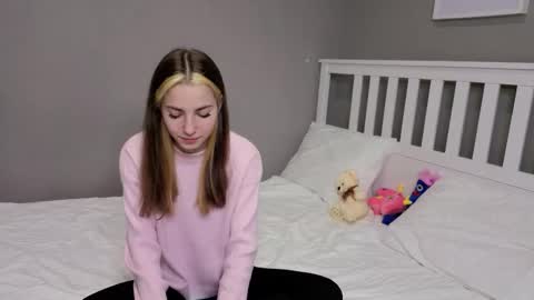 Emma online show from November 12, 2:17 pm