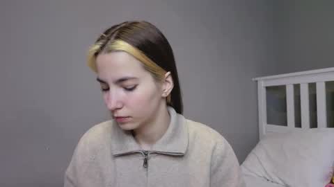 Emma online show from November 22, 7:18 am