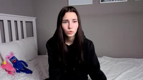 Emma online show from November 28, 6:32 pm