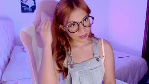 Snapshot of _lloou_ chatting on March 7, 1:09 am Sofia 3 online show from March 7, 1:09 am