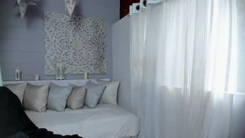  Luna  online show from February 3, 12:25 pm