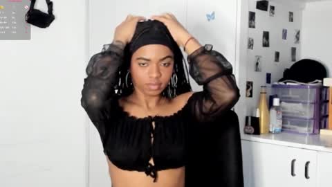 Snapshot of _marcela_22 chatting on February 17, 9:35 am MARCELA online show from February 17, 9:35 am