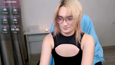 _meow_neko_ online show from November 17, 2:01 pm