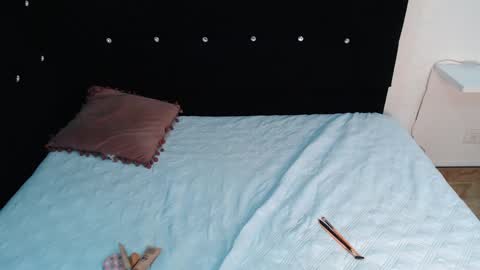 Snapshot of _miaaleon chatting on January 13, 1:17 pm Mia online show from January 13, 1:17 pm