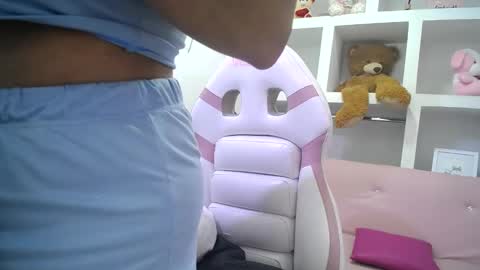 Snapshot of _miaaleon chatting on January 22, 1:00 pm Mia online show from January 22, 1:00 pm