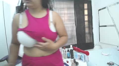 Snapshot of _miaaleon chatting on January 28, 12:00 pm Mia online show from January 28, 12:00 pm