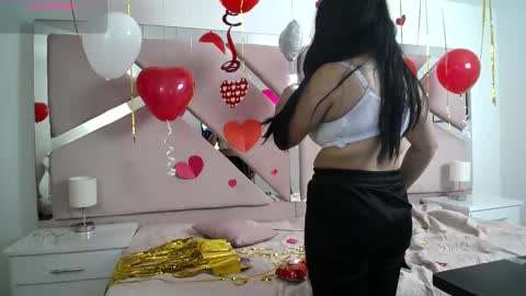 Snapshot of _miaaleon chatting on February 6, 2:37 pm Mia online show from February 6, 2:37 pm