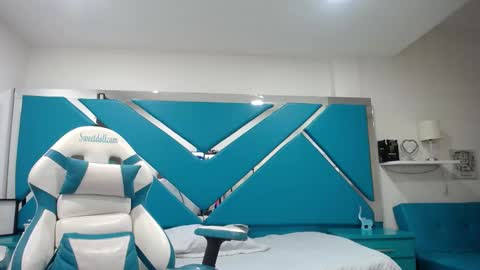 Snapshot of _miaaleon chatting on February 26, 1:19 pm Mia online show from February 26, 1:19 pm