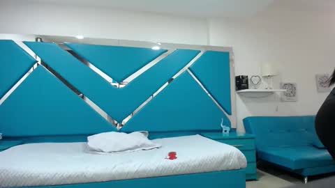 Snapshot of _miaaleon chatting on February 26, 7:27 pm Mia online show from February 26, 7:27 pm