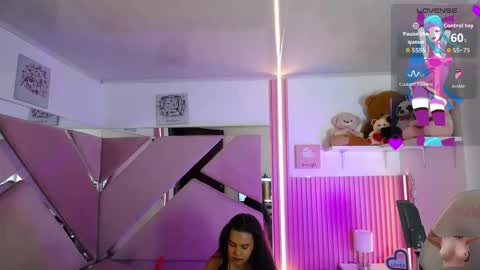 Snapshot of _miaaleon chatting on October 3, 12:57 pm Mia online show from October 3, 12:57 pm