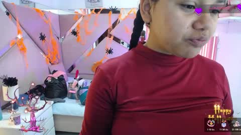 Snapshot of _miaaleon chatting on October 22, 12:38 pm Mia online show from October 22, 12:38 pm