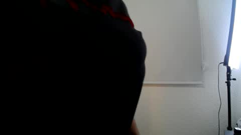 Snapshot of _miaaleon chatting on December 16, 12:43 pm Mia online show from December 16, 12:43 pm