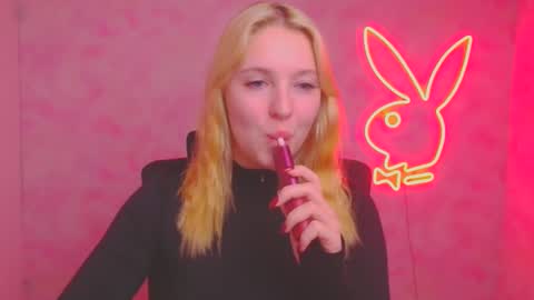 Melanie online show from October 20, 5:52 am