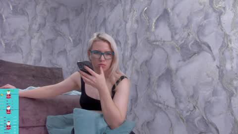 Snapshot of _miss_strawberry_ chatting on January 26, 9:51 am Sofia birthday october 29 online show from January 26, 9:51 am