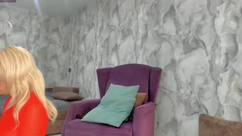 Snapshot of _miss_strawberry_ chatting on September 13, 9:42 am Sofia birthday october 29 online show from September 13, 9:42 am