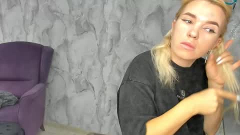 Snapshot of _miss_strawberry_ chatting on September 26, 7:23 am Sofia birthday october 29 online show from September 26, 7:23 am