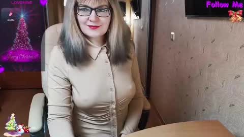 MagicWoman online show from February 9, 8:45 pm