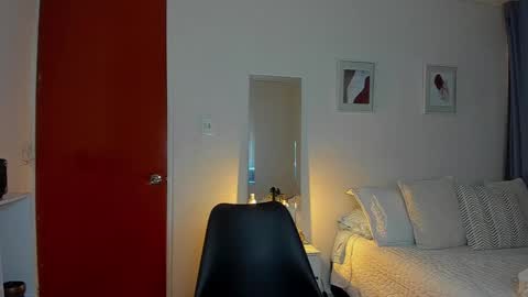 Snapshot of _nathaliesex chatting on December 17, 4:23 am independent model natha online show from December 17, 4:23 am