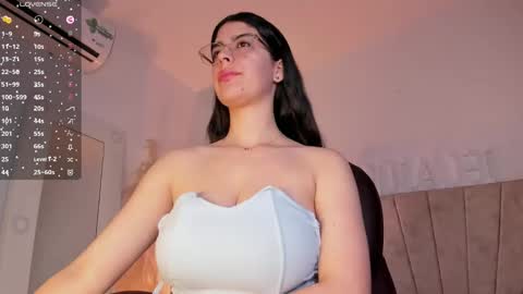 Niah  You can call me Ni or cutie haha online show from January 19, 2:25 am