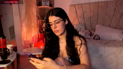 Niah  You can call me Ni or cutie haha online show from February 18, 9:31 pm