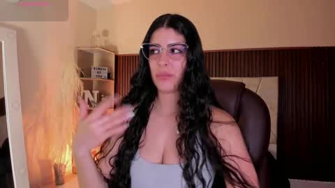 Niah  You can call me Ni or cutie haha online show from September 24, 8:01 pm