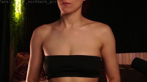 Snapshot of _northern_girl_ chatting on November 14, 3:22 pm Lady Jess from house of Dragonborns online show from November 14, 3:22 pm