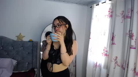 Snapshot of _pariiss chatting on November 27, 2:30 pm Paris online show from November 27, 2:30 pm