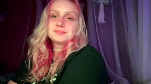 _peaceoutgirlscout_ online show from September 19, 2:57 am