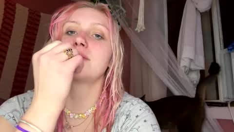 _peaceoutgirlscout_ online show from September 27, 3:11 am