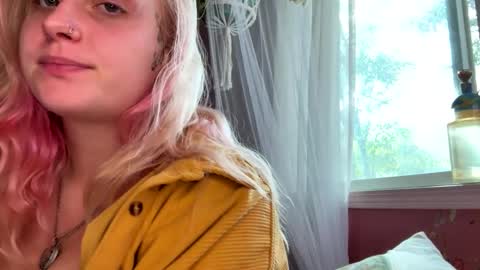 _peaceoutgirlscout_ online show from October 4, 8:07 pm